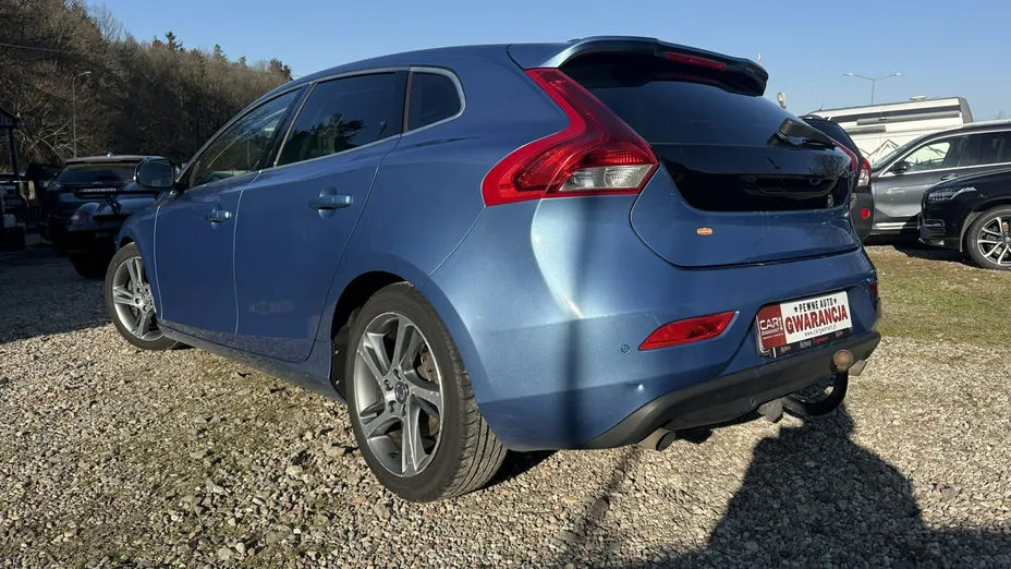 VOLVO V40 -