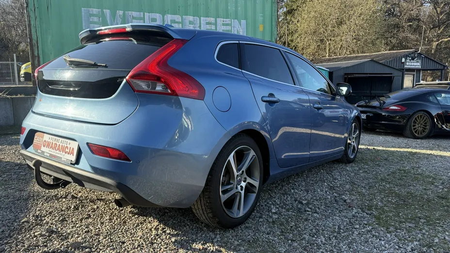 VOLVO V40 -