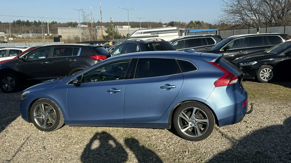 VOLVO V40 -