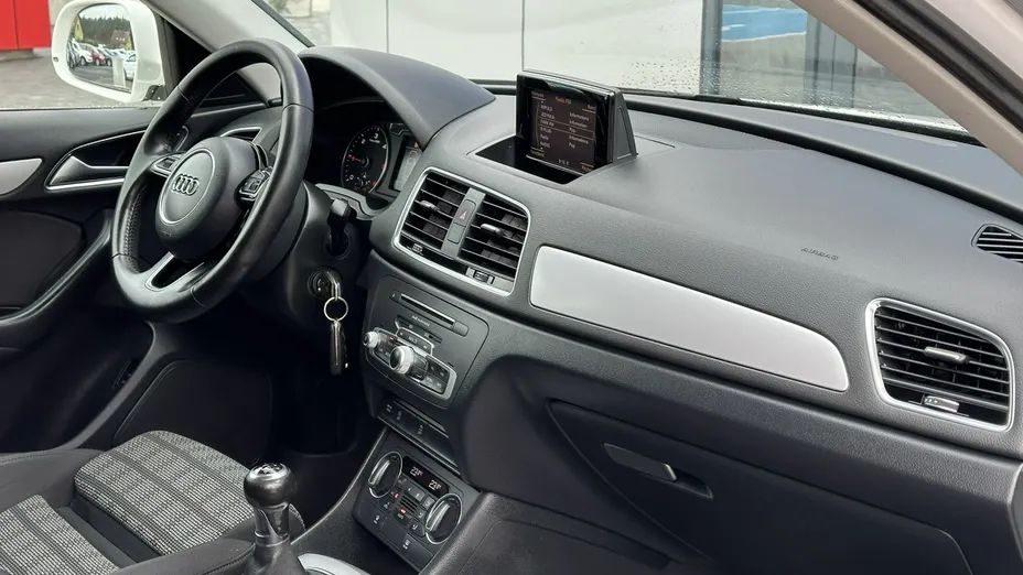 AUDI Q3 -