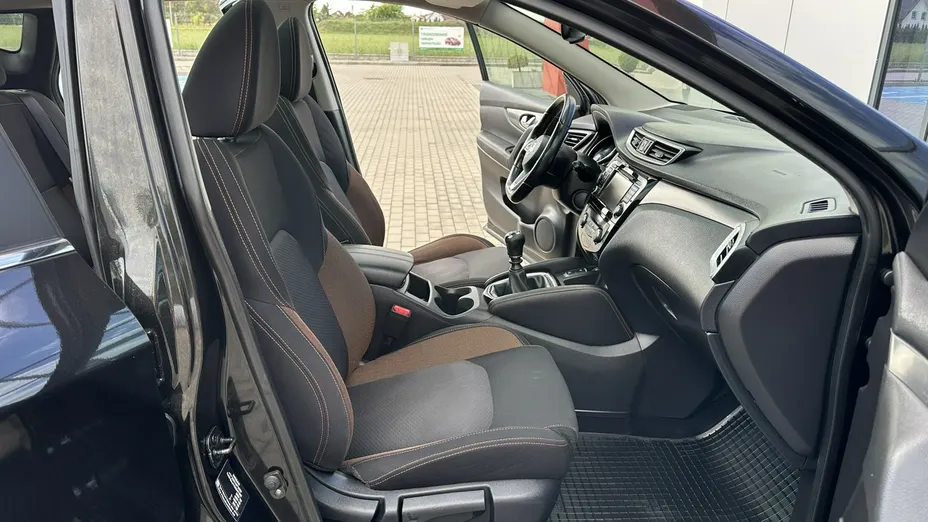 NISSAN Qashqai -