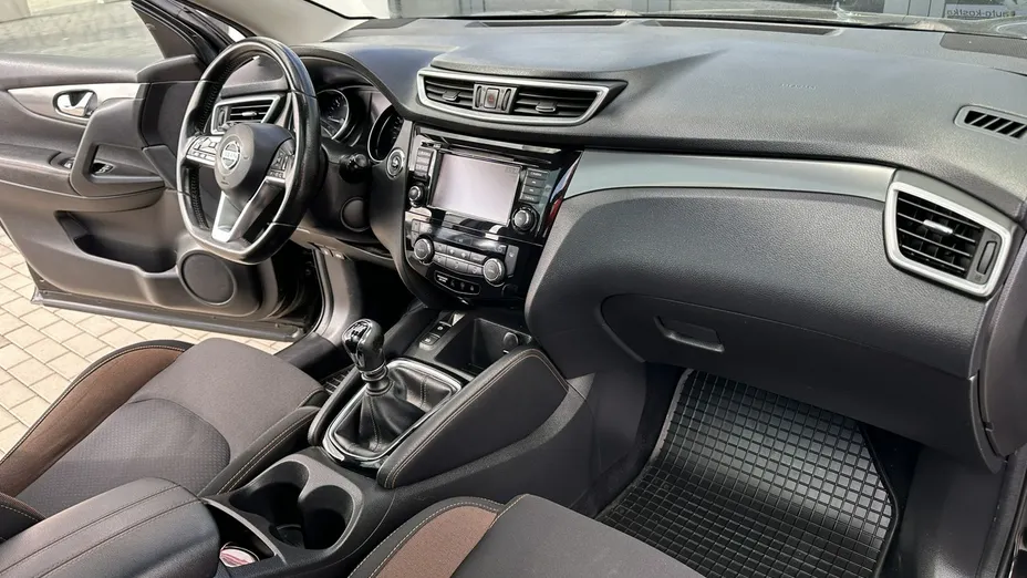 NISSAN Qashqai -