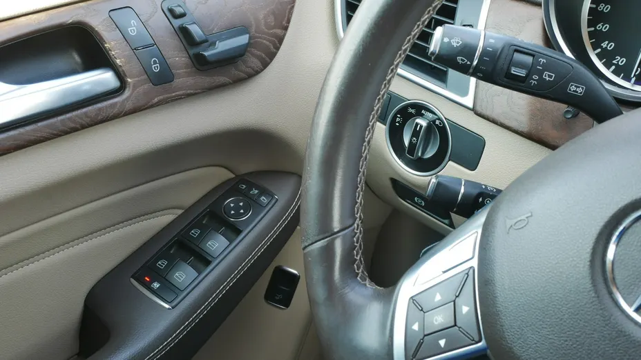 MERCEDES-BENZ ML -