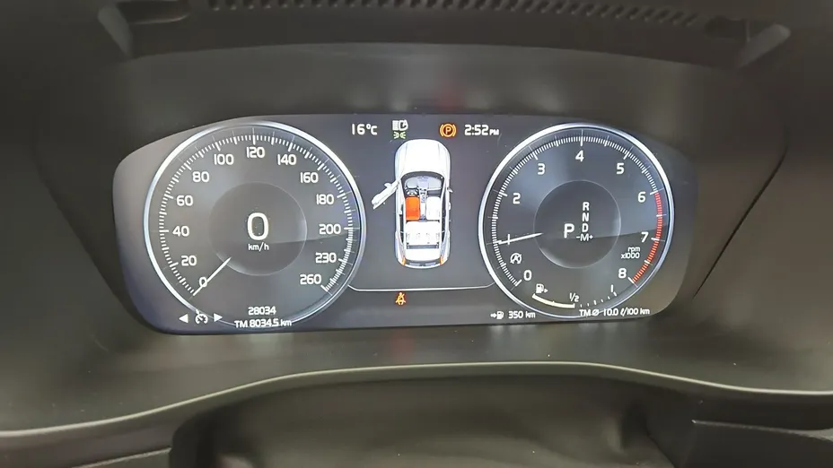 VOLVO XC40 -