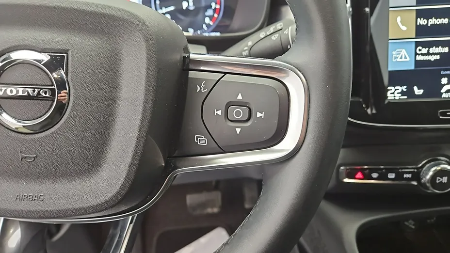 VOLVO XC40 -