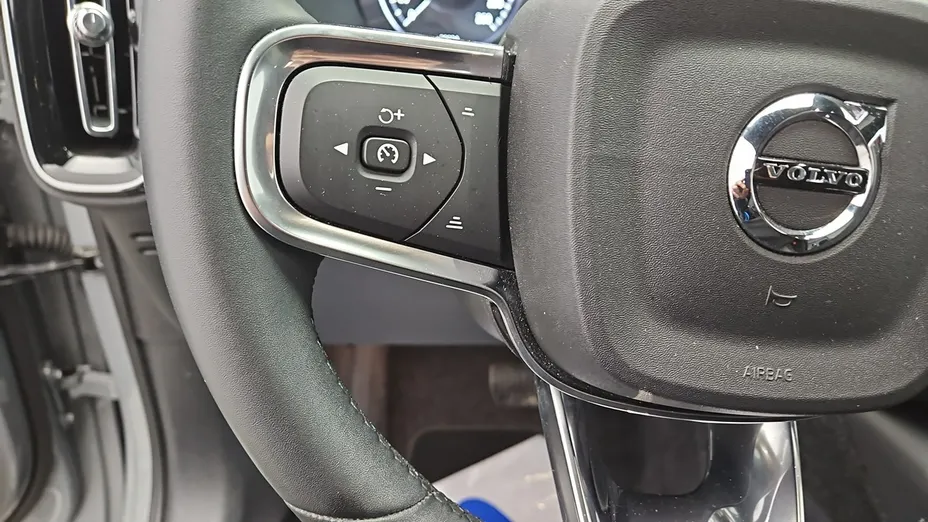VOLVO XC40 -