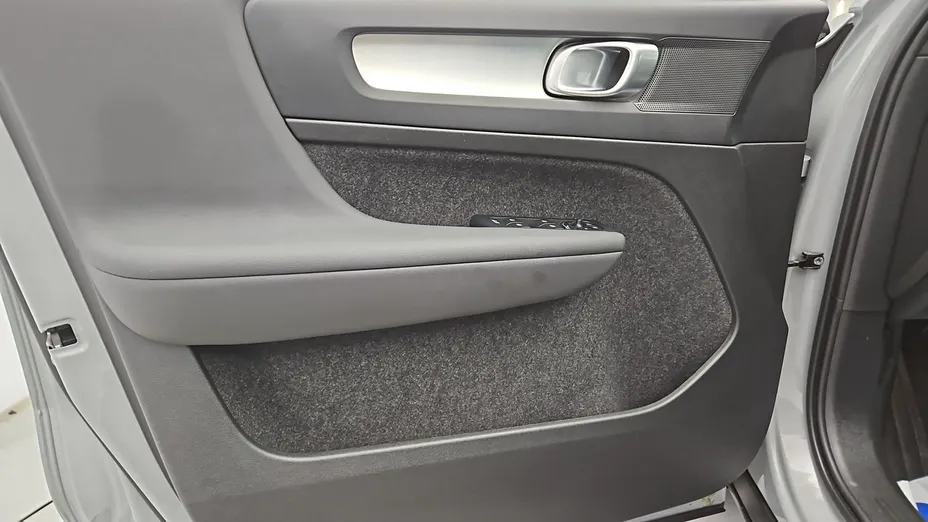 VOLVO XC40 -