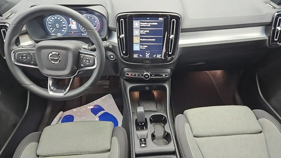 VOLVO XC40 -