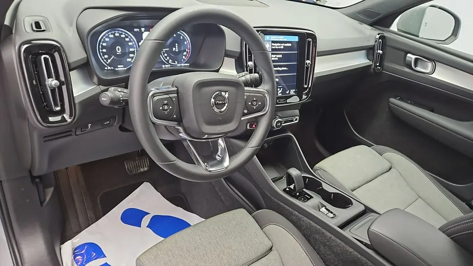 VOLVO XC40 -