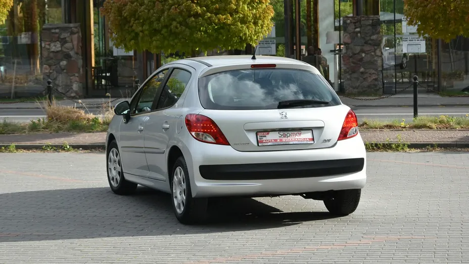 PEUGEOT 207 -