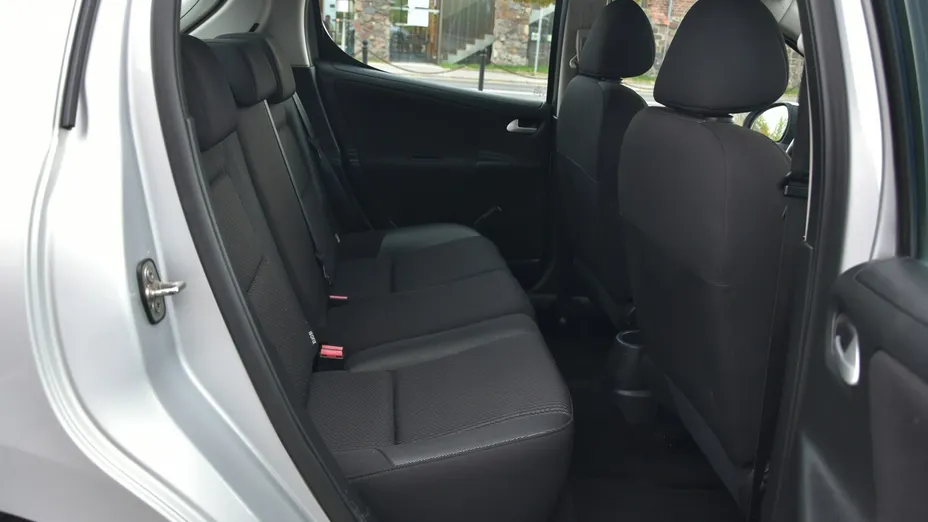 PEUGEOT 207 -