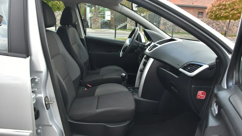 PEUGEOT 207 -