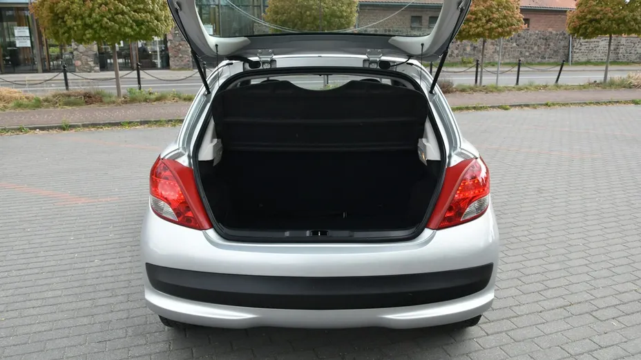 PEUGEOT 207 -