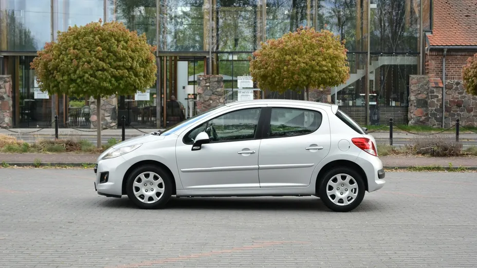 PEUGEOT 207 -