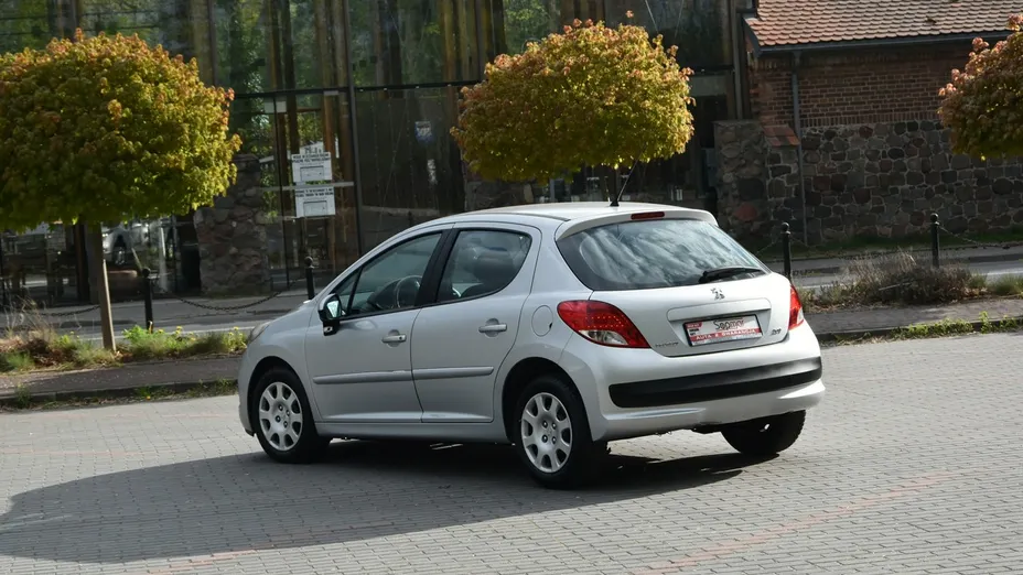 PEUGEOT 207 -