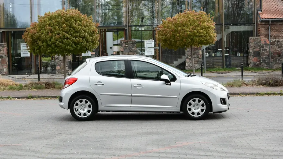 PEUGEOT 207 -