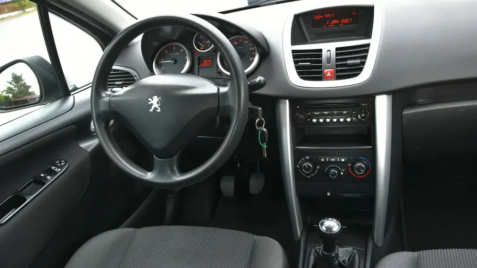 PEUGEOT 207 -