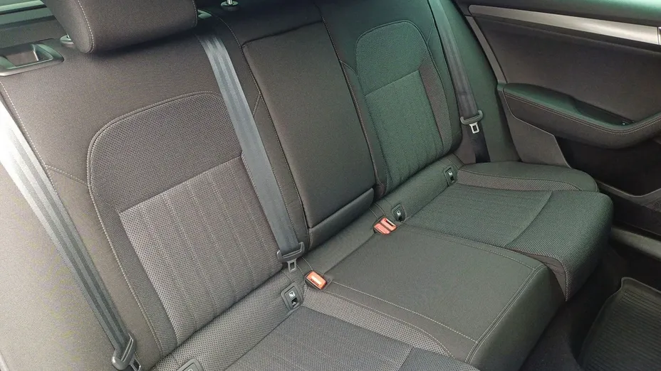 SKODA Superb -