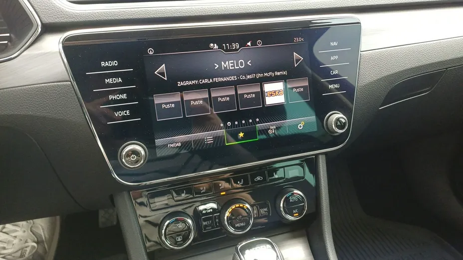 SKODA Superb -