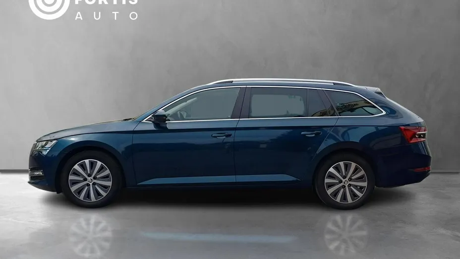 SKODA Superb -