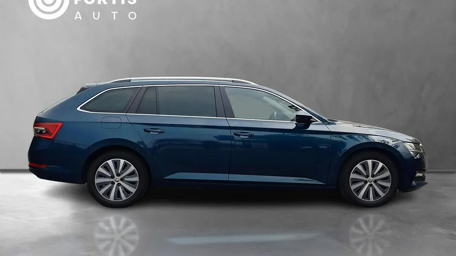SKODA Superb -