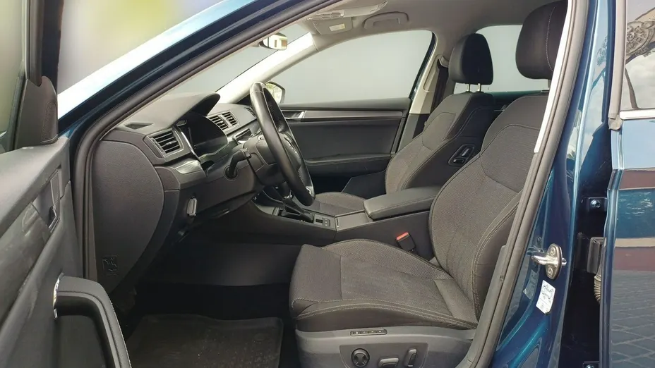 SKODA Superb -