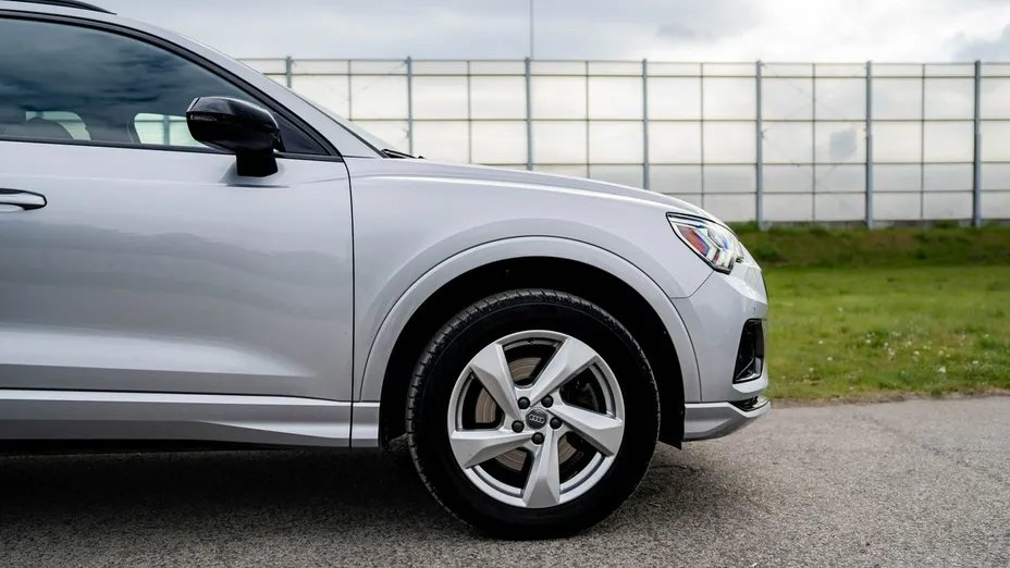 AUDI Q3 -