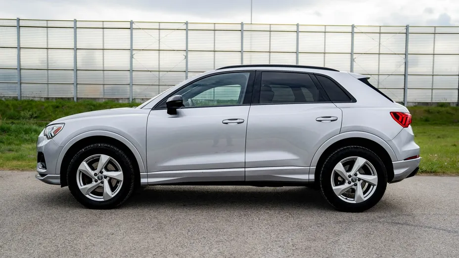 AUDI Q3 -