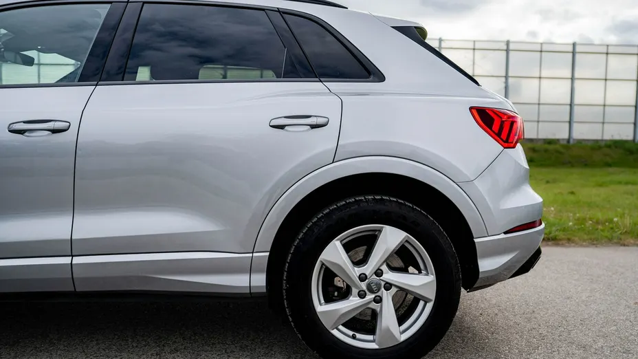 AUDI Q3 -