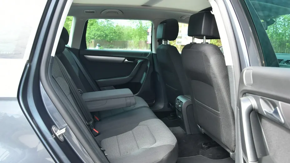 VOLKSWAGEN Passat -