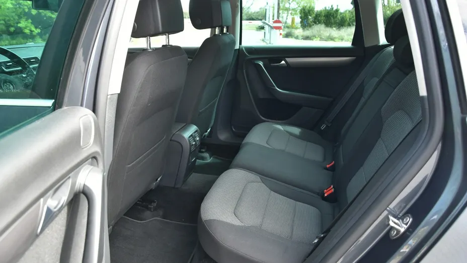 VOLKSWAGEN Passat -
