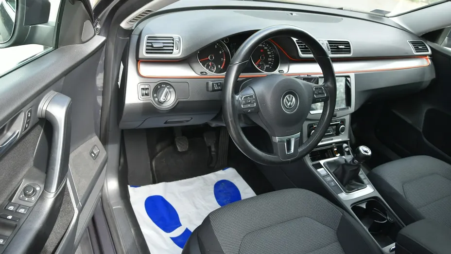 VOLKSWAGEN Passat -