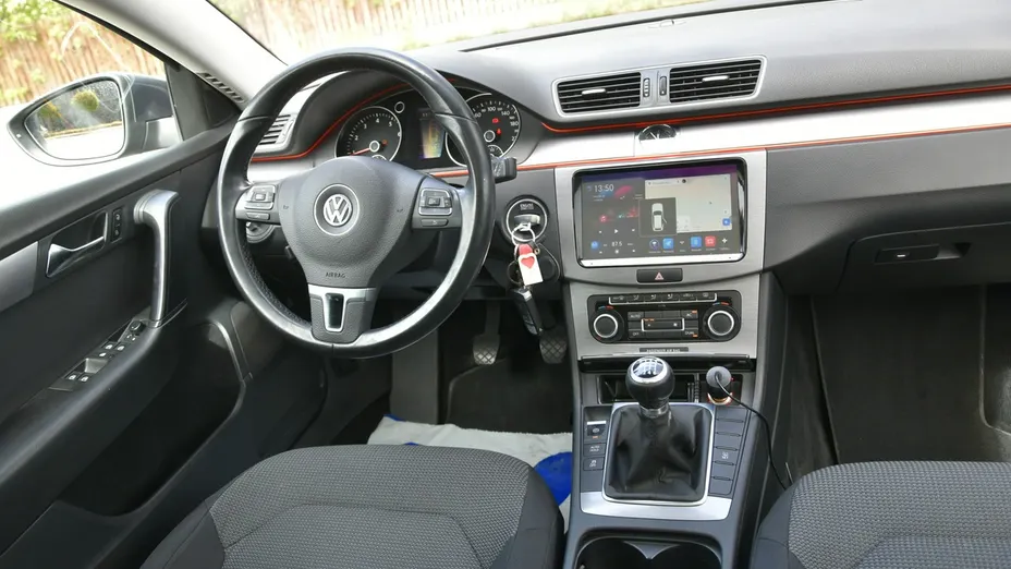 VOLKSWAGEN Passat -