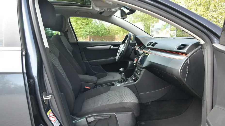 VOLKSWAGEN Passat -