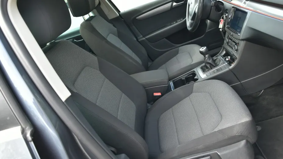VOLKSWAGEN Passat -