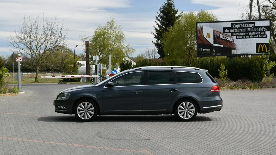 VOLKSWAGEN Passat -
