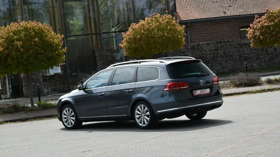 VOLKSWAGEN Passat -