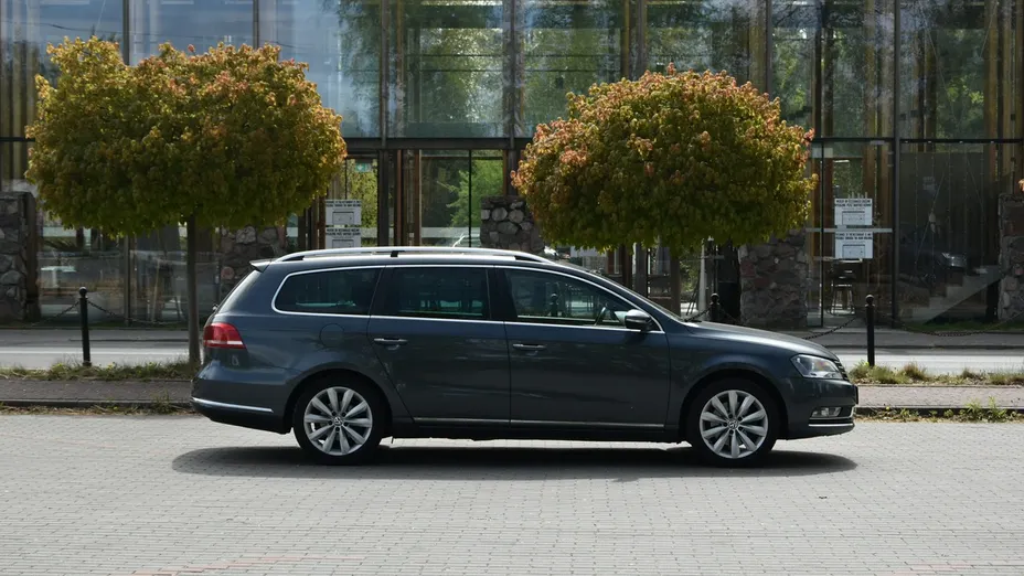 VOLKSWAGEN Passat -