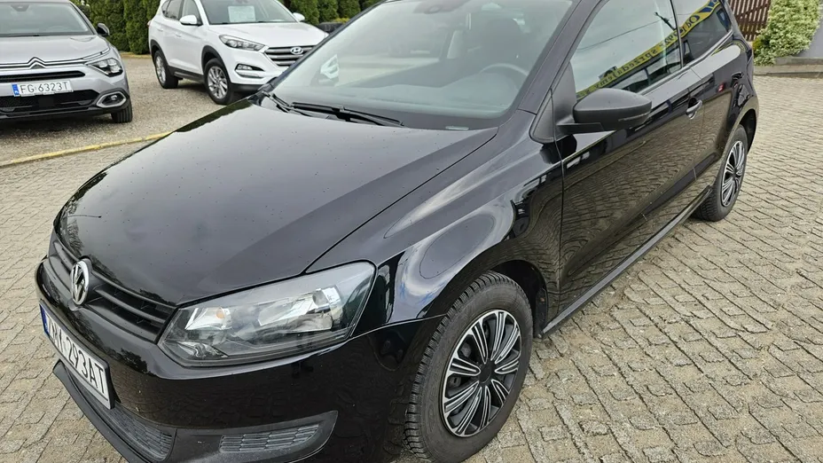 VOLKSWAGEN Polo -