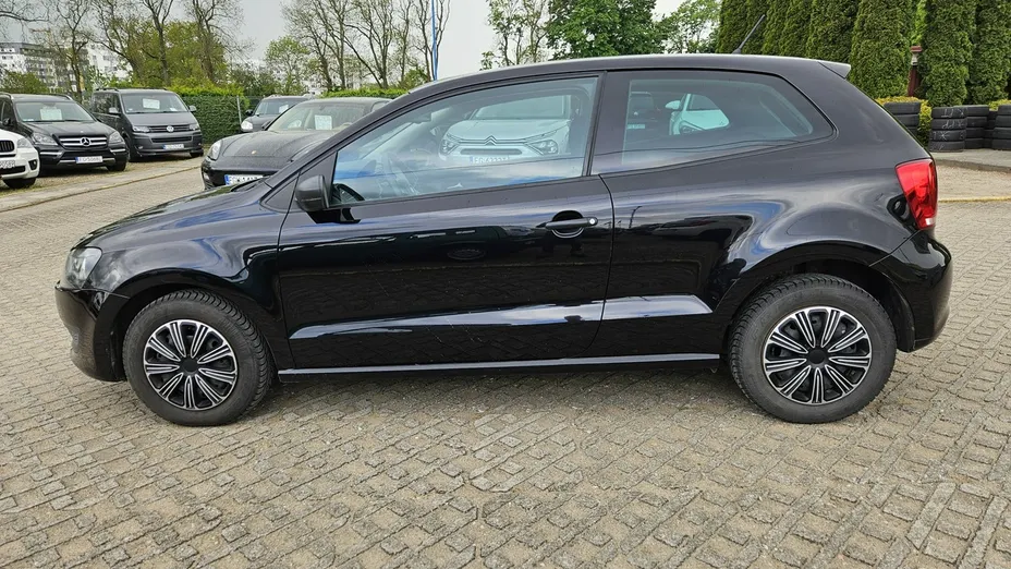 VOLKSWAGEN Polo -