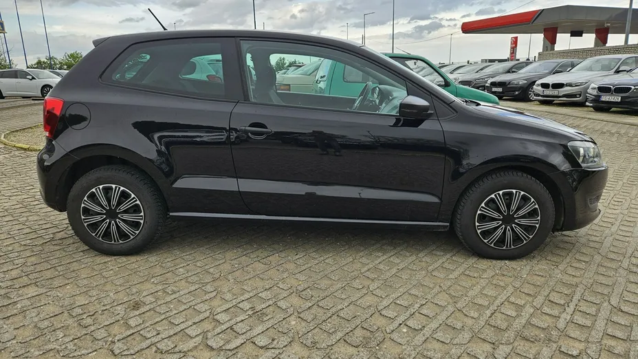 VOLKSWAGEN Polo -