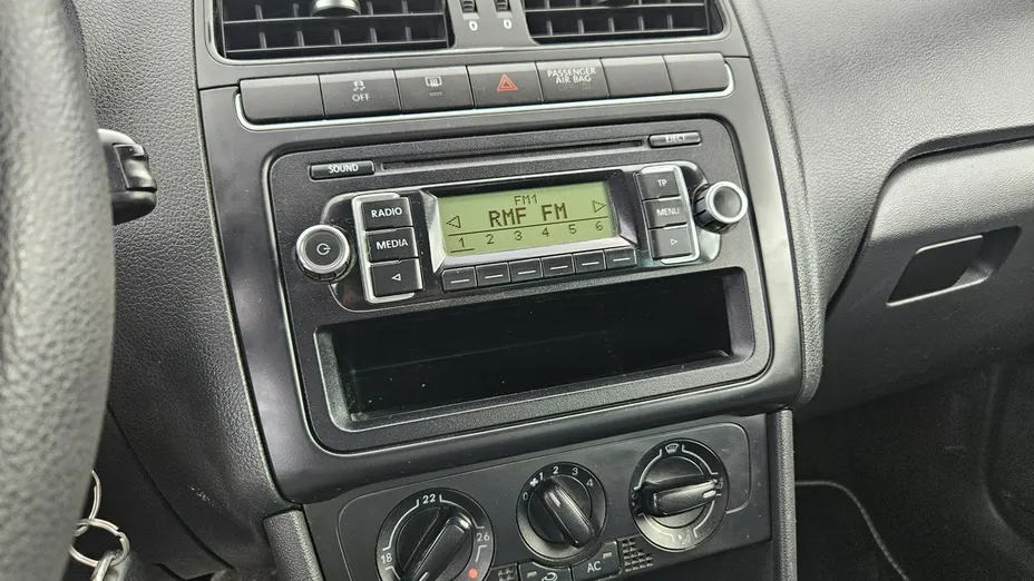 VOLKSWAGEN Polo -