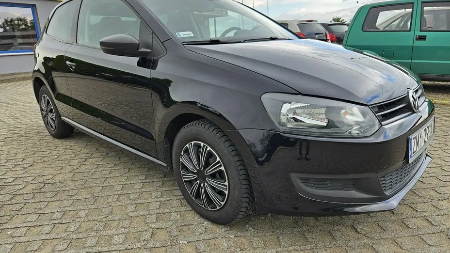 VOLKSWAGEN Polo -