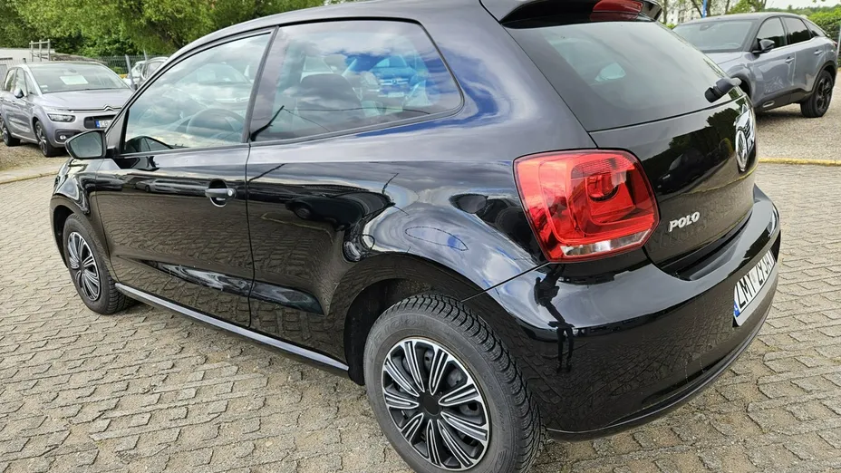 VOLKSWAGEN Polo -