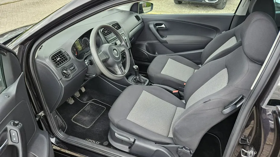 VOLKSWAGEN Polo -