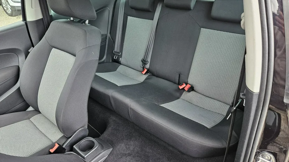 VOLKSWAGEN Polo -