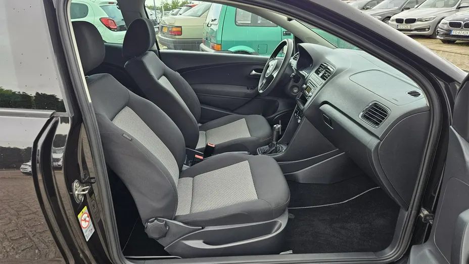 VOLKSWAGEN Polo -