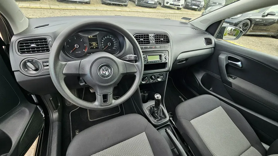 VOLKSWAGEN Polo -