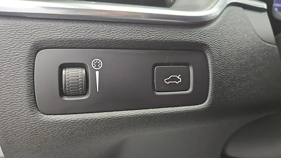 VOLVO XC60 -