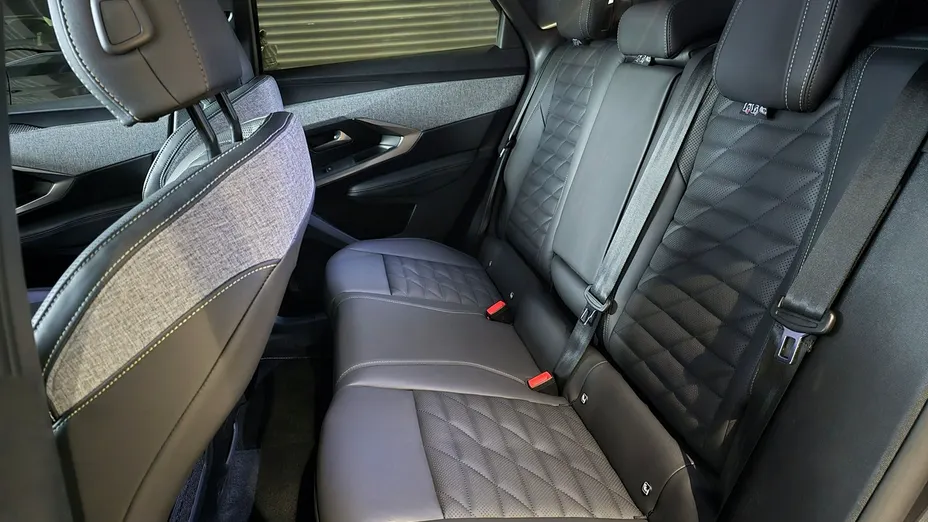 PEUGEOT 3008 -